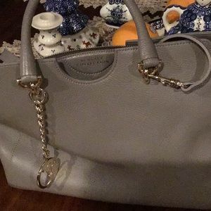 Versace bag trading with MG